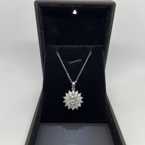 Huge Moissanite Diamond Necklace 5 Ct Pendant 925 18K Chain Brilliant Round Cut - Picture 6 of 12